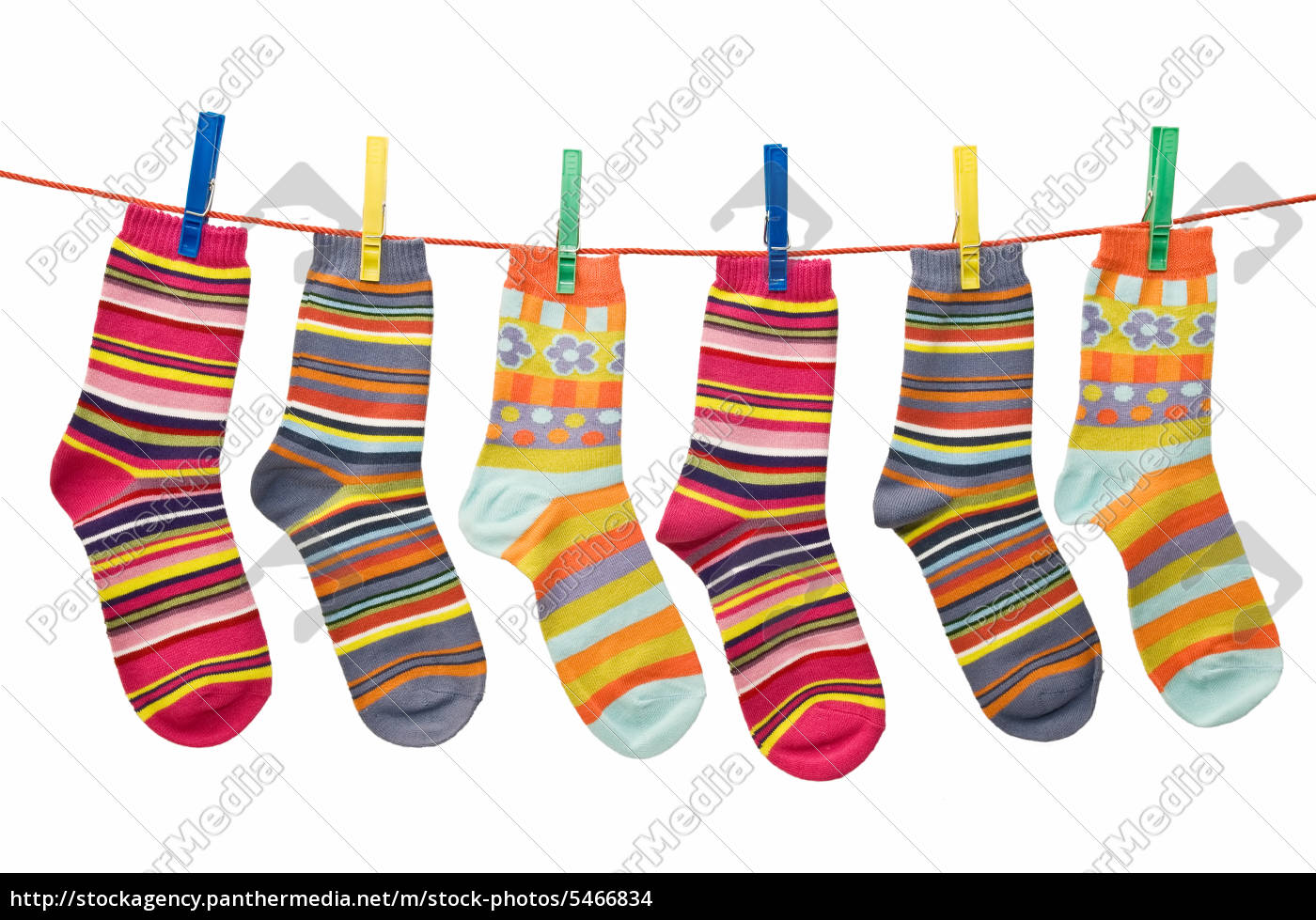 calcetines en el tendedero - Stockphoto #5466834