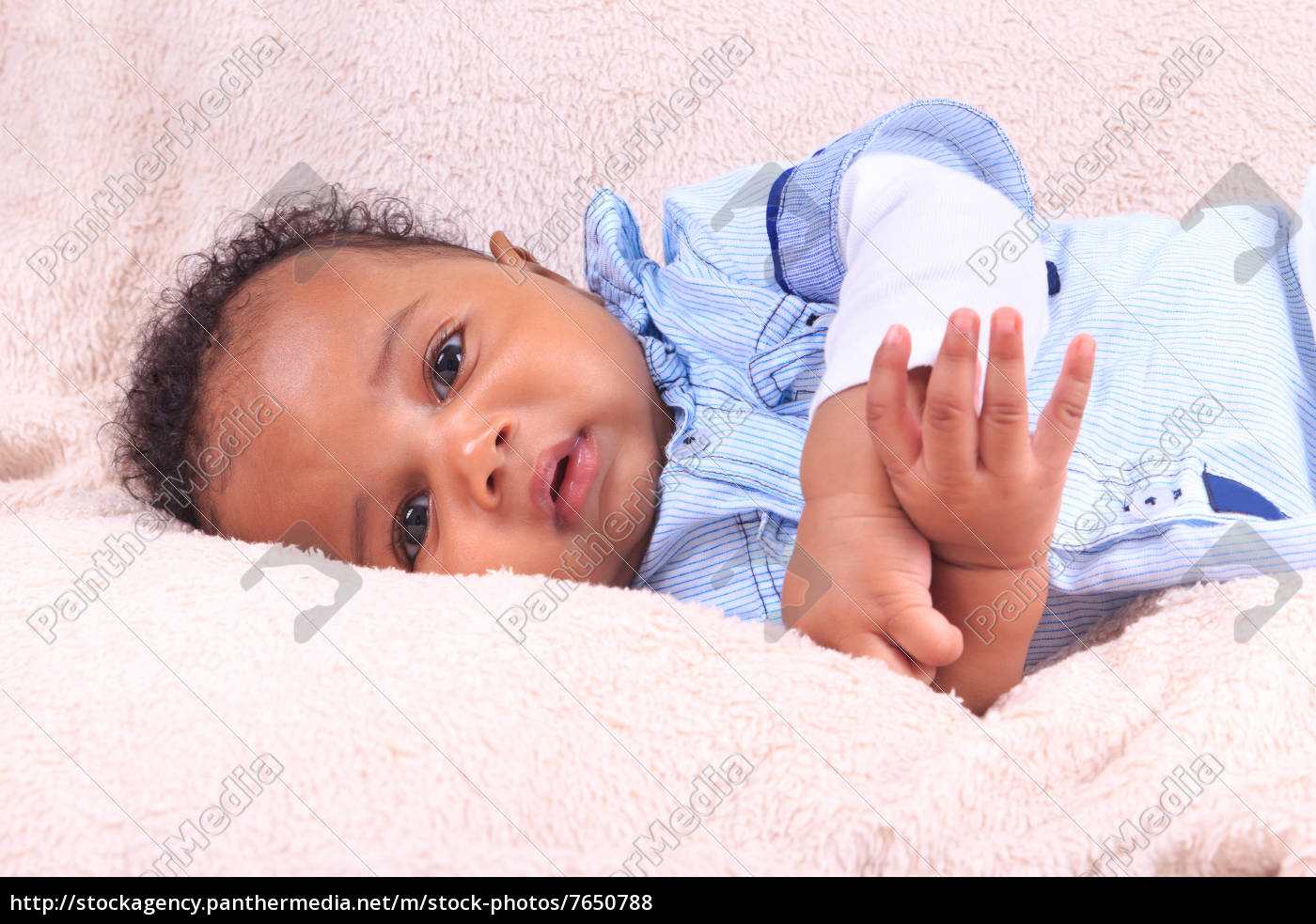 Bebé recién nacido africano fotografías e imágenes de alta resolución -  Alamy