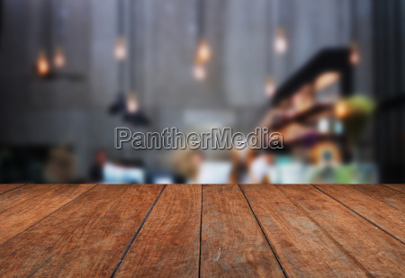 Mesa de perspectiva de madera con fondo borroso de la - Stockphoto  #17739490 | Agencia de stock PantherMedia