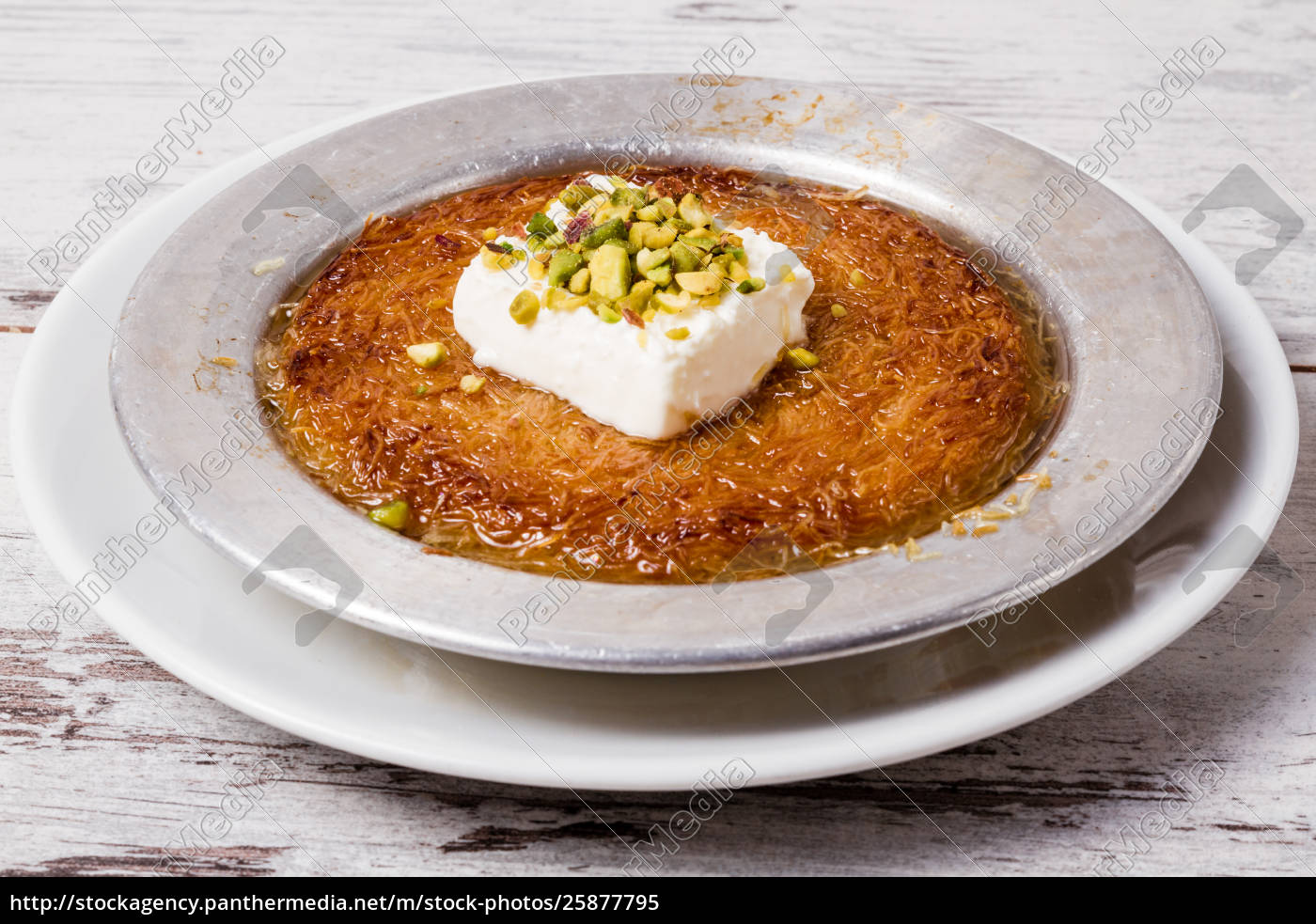 Delicioso Postre Tradicional Turco Kunefe con - Foto de archivo #25877795 |  Agencia de stock PantherMedia