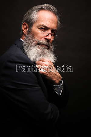 madura modelo masculina usando traje con peinado gris - Foto de archivo  #25892819 | Agencia de stock PantherMedia