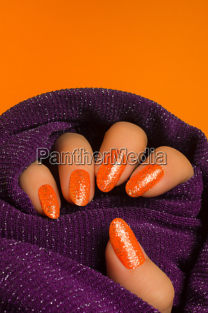 manicura de uñas brillantes anaranjadas - Stockphoto #26790717 | Agencia de  stock PantherMedia